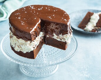 Smeuïge chocoladetaart met crème fraîche en noten