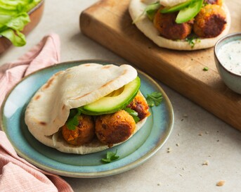 Gevulde pita’s met homemade vegaballetjes