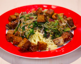 Andijvie uit de wok met ketjap-tofu