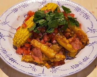 Cheddar-baconfrietjes met maiskolven