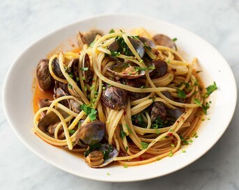 Pasta vongole met spicy 'nduja