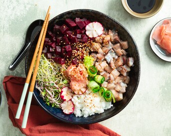 Pokébowl met haring en biet