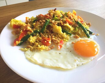 Nasi goreng van bloemkoolrijst