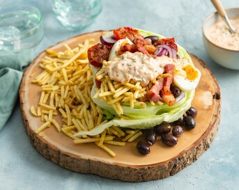 Afwasvrije campingsalade met Thousand Island dressing