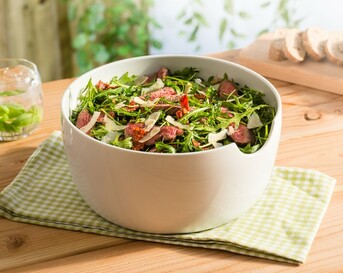 Italiaanse salade met gegrilde biefstuk