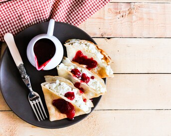 Pannenkoek met hüttenkase en bosvruchtenjam