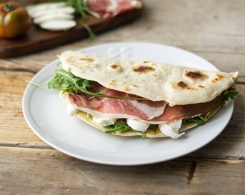 Piadina met mozzarella en parmaham