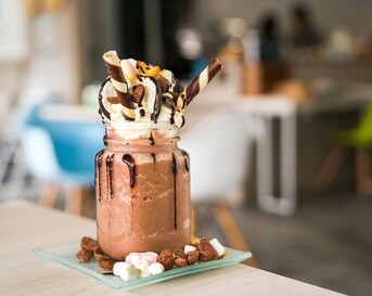 Tony's Chocolonely chocolade milkshake met karamel-zeezout