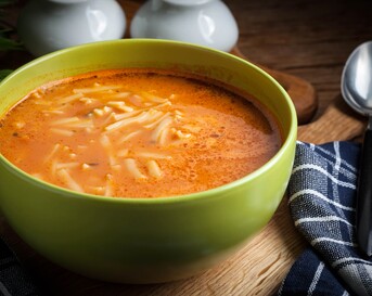 Chinese tomatensoep met noedels