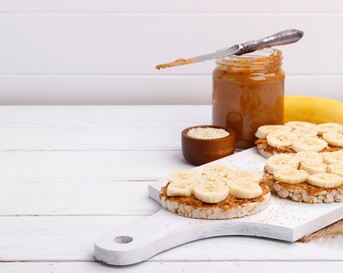 Pindakaas banaan rijstwafel