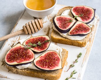 Boterham met vijg, ricotta en tijm