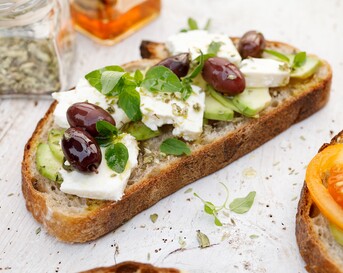 Griekse avocado sandwich