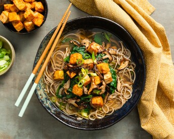 Noodlesoep met spicy tofu