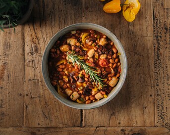 Ovenschotel met chorizo en bruine bonen