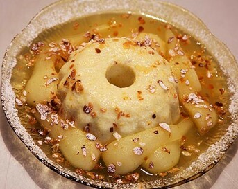 Griesmeelpudding met stoofperen