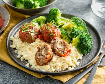 Gehaktbal met mozzarellakern