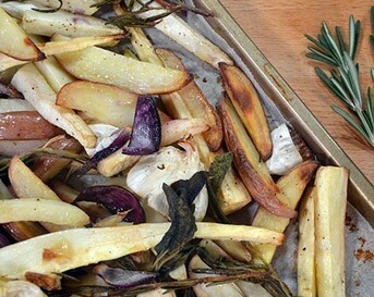 Traybake met wintergroenten en runderworst