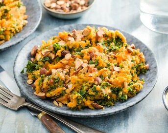 Zoete-aardappelstamppot met spekjes en amandelen