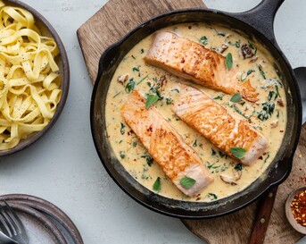 Zalm in romige saus met tagliatelle
