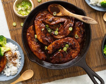 Gekaramelliseerde speklapjes met rijst