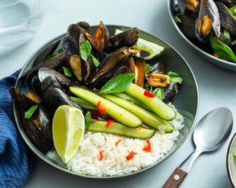 Mosselen met chili, komkommer en kokosrijst