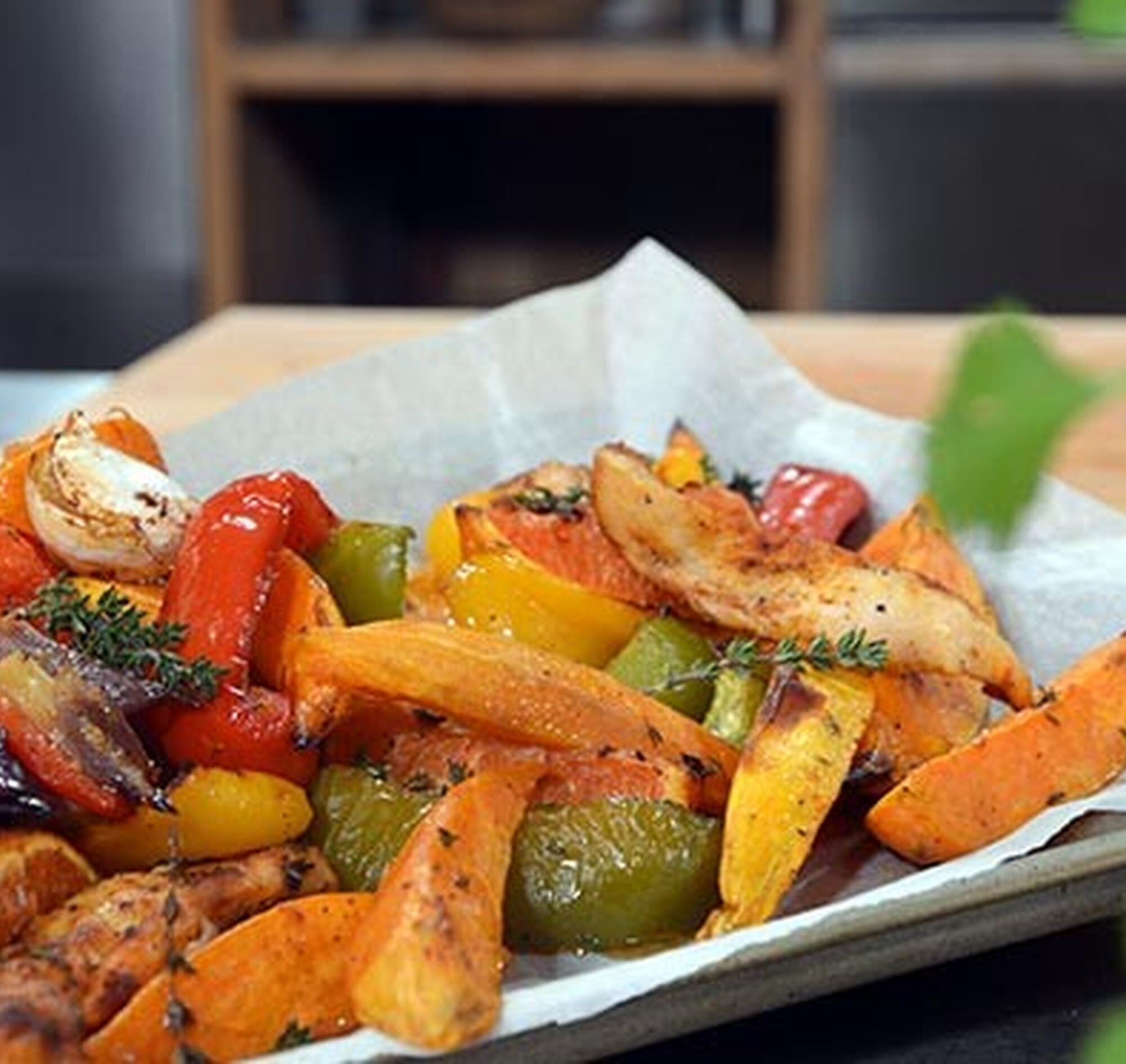 Traybake van kip, zoete aardappel, bloedsinaasappel en paprika recept 24Kitchen