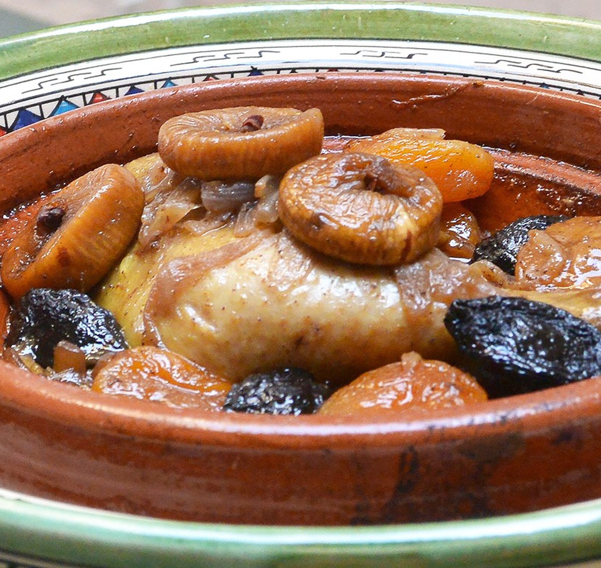 Kiptajine met gedroogd fruit (en gemarineerde komkommers) recept