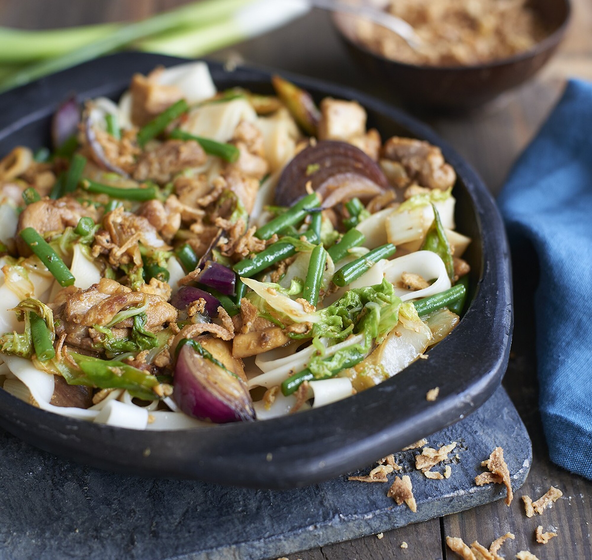 Kwetiau met kippendijen recept 24Kitchen