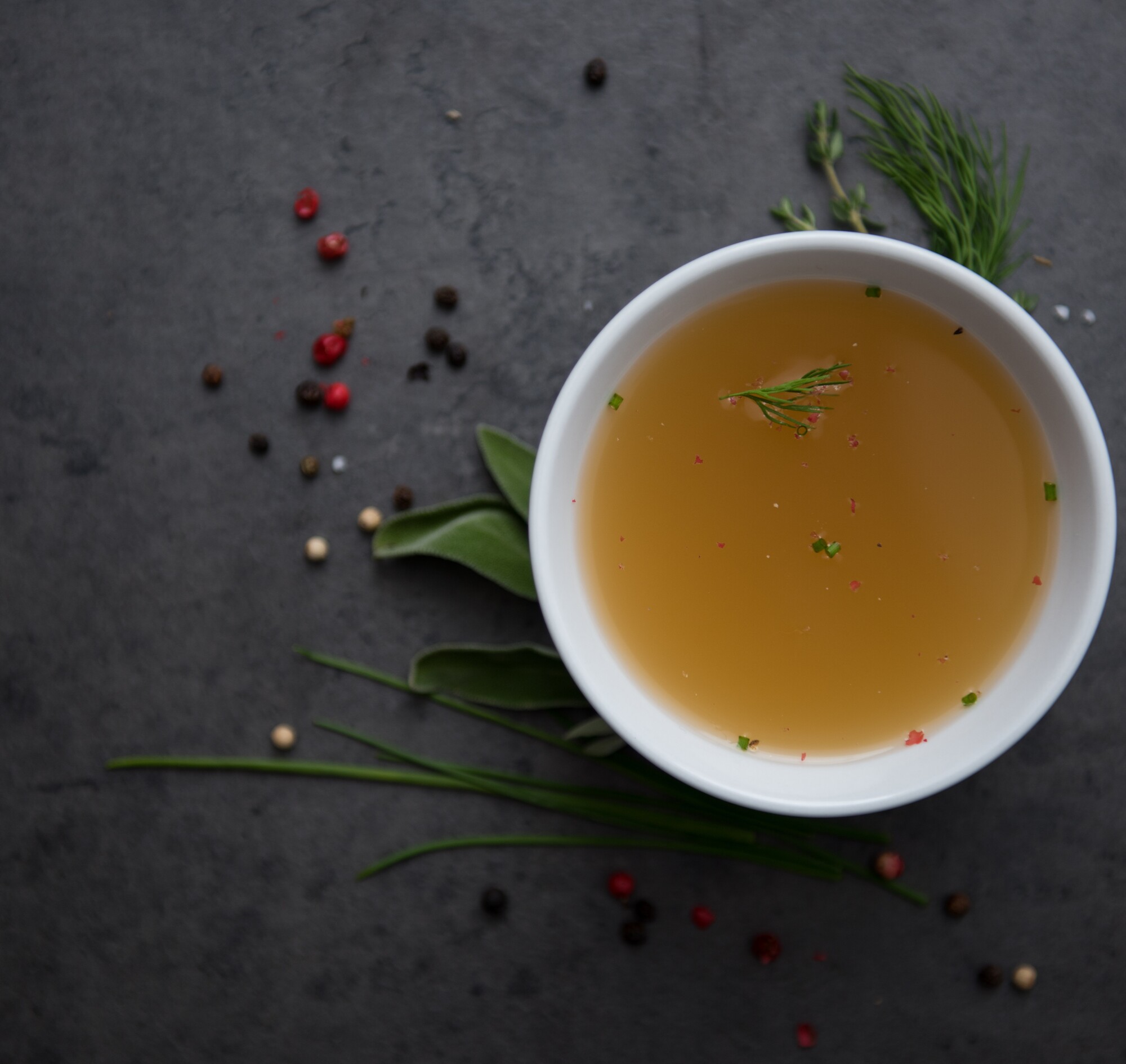 Bouillon trekken van aspergeschillen zo doe je het! 24Kitchen