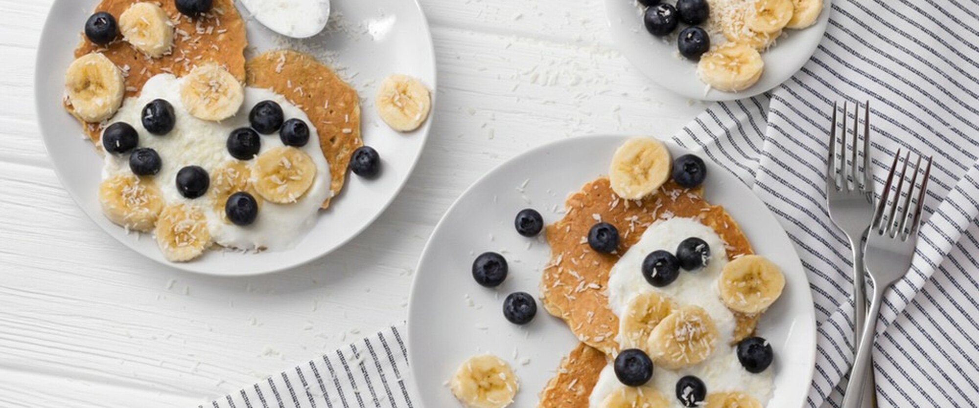 havermout pannenkoeken met banaan en blauwe bessen