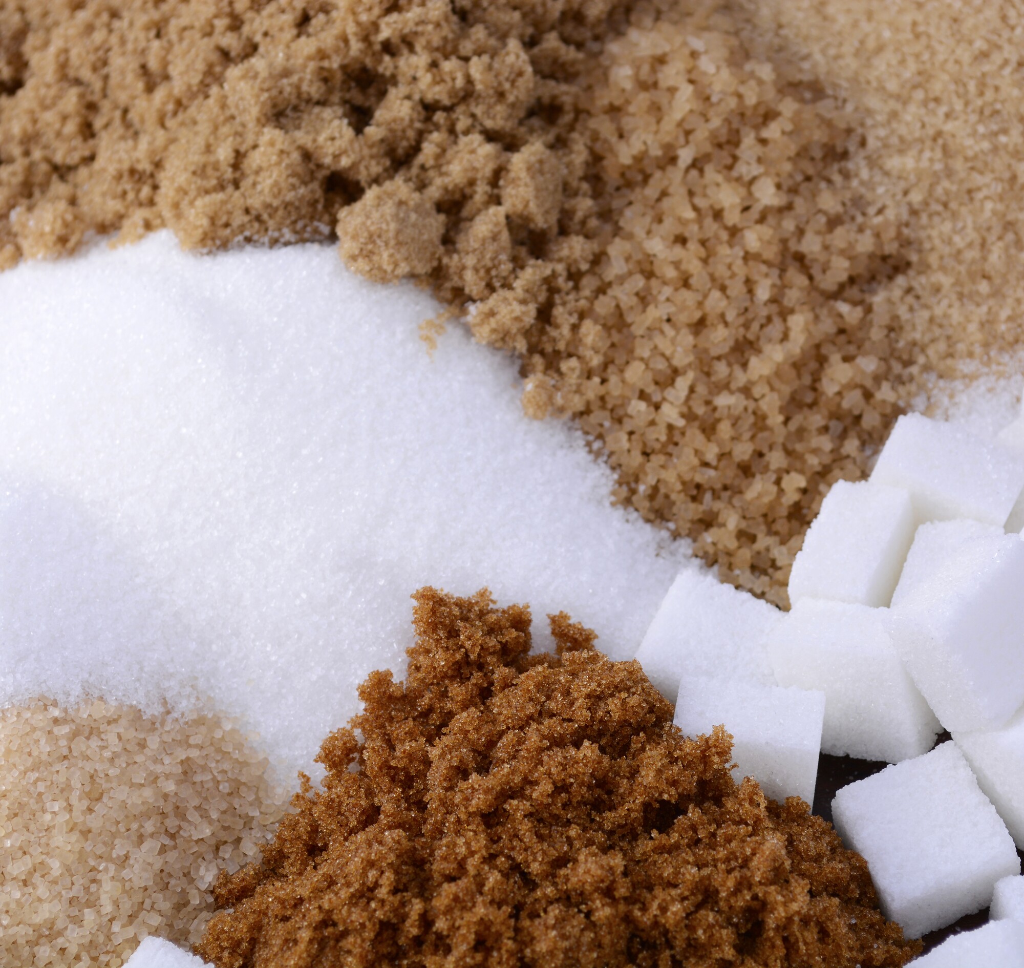 Kan ik bruine basterdsuiker en witte suiker bij het bakken verwisselen