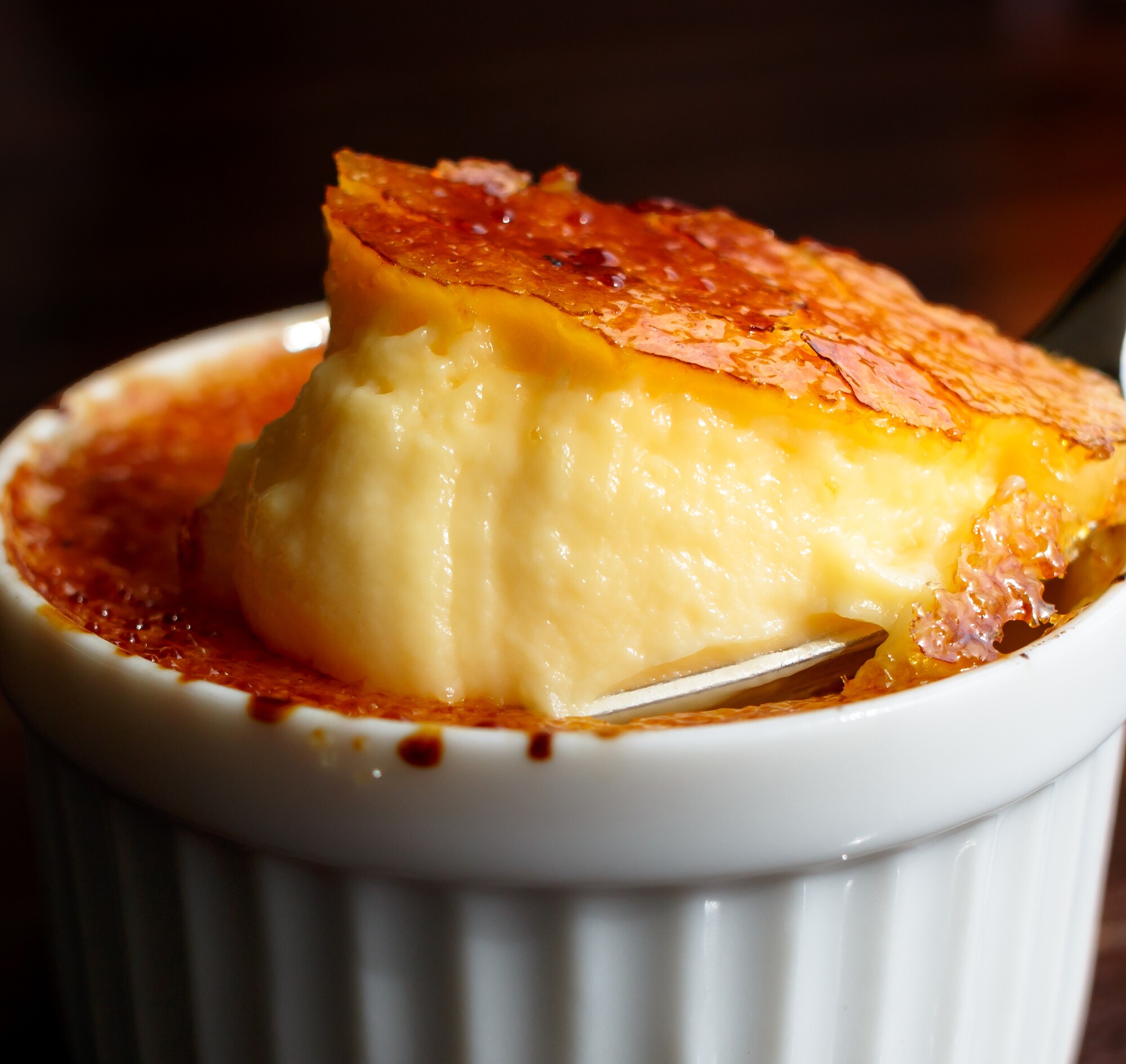 Deze simpele crème brûlée maak je thuis met maar 3 ingrediënten 24Kitchen