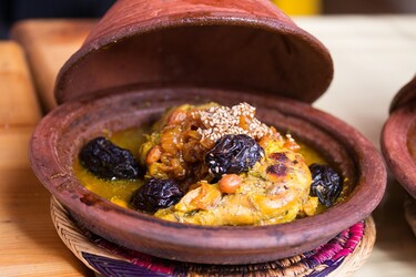 Een feestje op tafel met deze Arabische gerechten