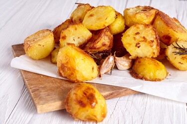 Krokante aardappels bakken