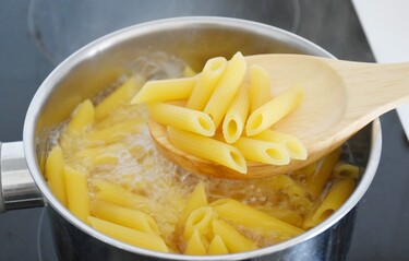 zout en olie pasta koken