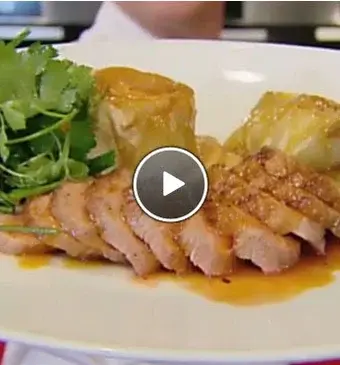 Eendenborst met een tarte tatin van witlof en sinaasappelsaus