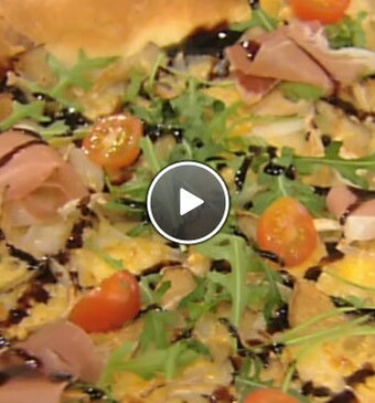 Pizza met oesterzwammen, ham en rucola