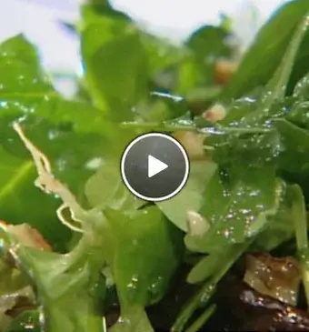 Salade met walnootdressing