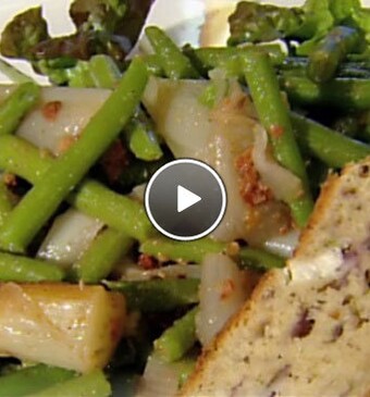 Salade van gepofte sjalotten en sperziebonen