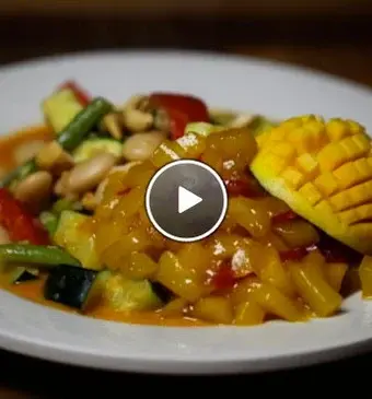 Vegetarische curry met mangocompote