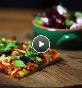 Paddenstoelenpizza met bietensalade