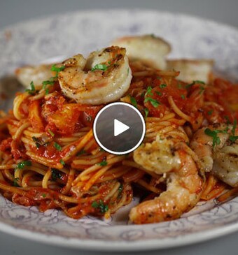 Spaghetti met geroosterde paprikasaus