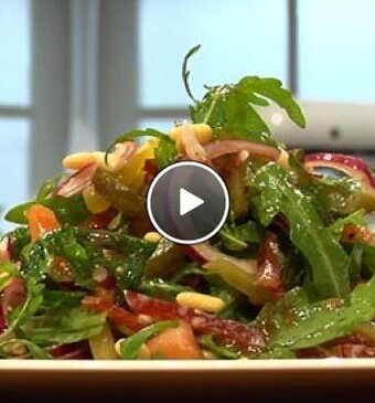 Salade van salami en augurk