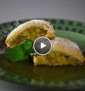 Feng Li Su (Taiwanese ananascake)