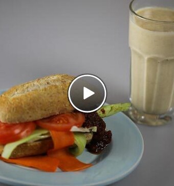 Broodje worst met appeltaartsmoothie