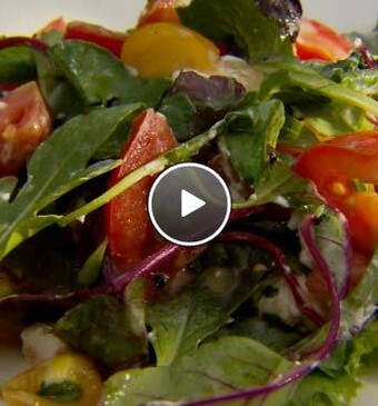 Tomatensalade met zachte geitenkaas
