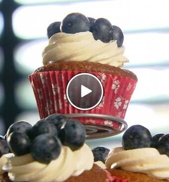 Blauwbessen cupcake met creamcheesecrème