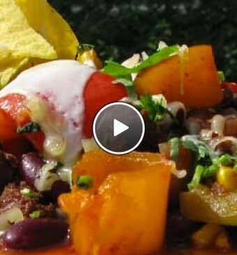 Chili con carne met drie kleuren paprika