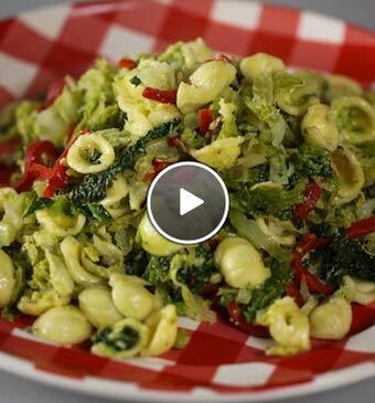 Pasta Pesto met gestoofde groene kool & geroosterde paprika