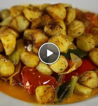 Stoofprei in tomatensaus en rozemarijn krieltjes